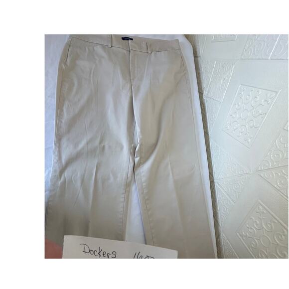 Dockers women's Size 8 34x20 capri Khaki cream beige  stretch - Picture 12 of 14